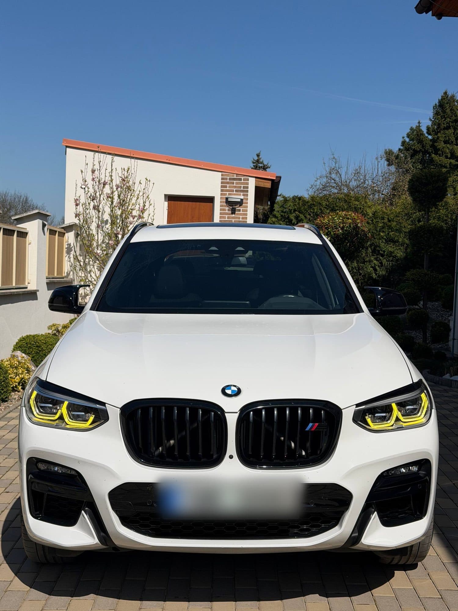 Bílé BMW X3 předané klientovi